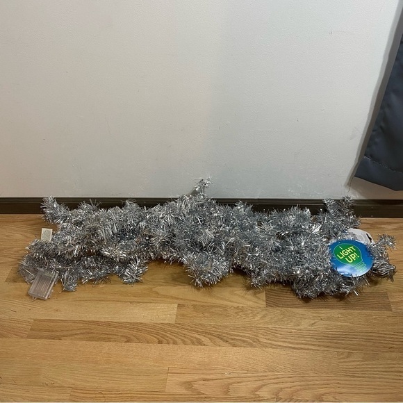 6ft Deluxe Lighted Christmas Garland Tinsel Silver NEW - Picture 4 of 5